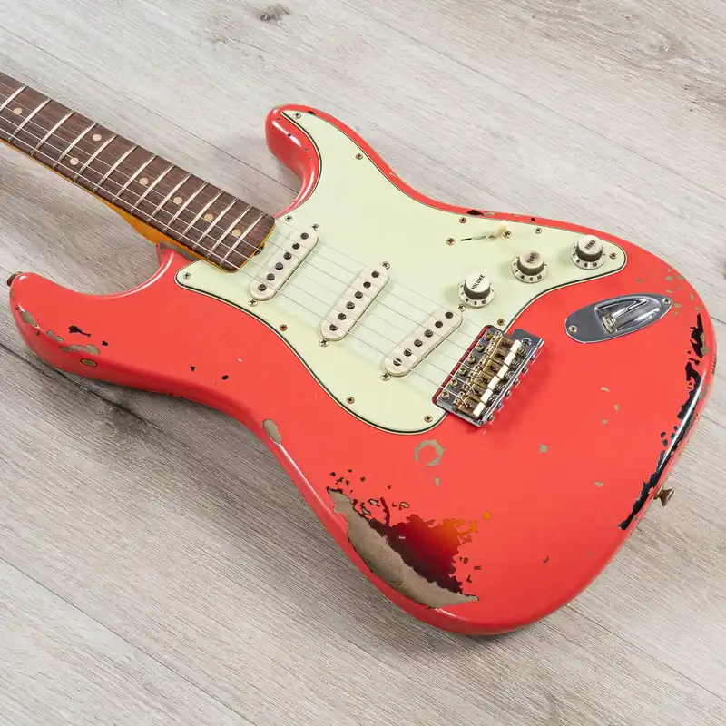Budget Fender Custom Shop Michael Landau 1963 Signature Stratocaster Guitar, Fiesta Red over 3-Color Sunburst