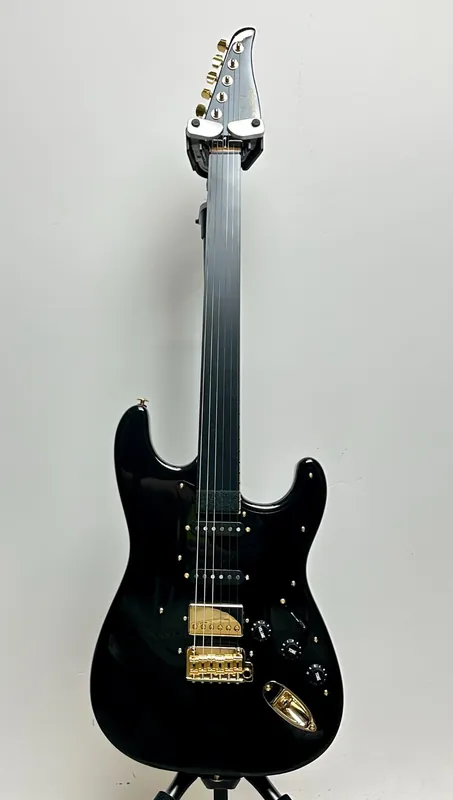 Top Pick Suhr Mateus Asato Signature Classic S Guitar, Black, Roasted 3A Figured Maple Neck and Fretboard ( Open Box )