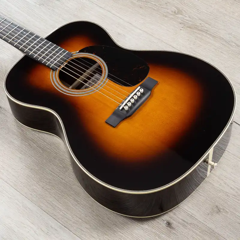 Martin 000-28EC Eric Clapton Signature Acoustic, Sitka Spruce Top, Sunburst Free Returns