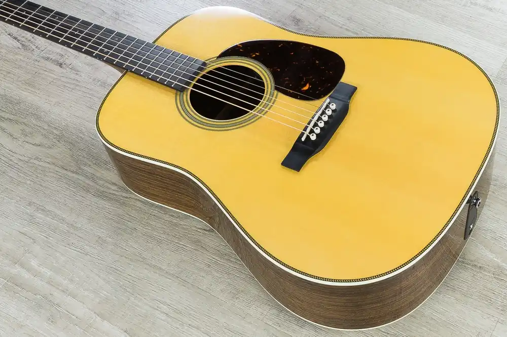 Martin Retro Series HD‑28E Dreadnought Acoustic-Electric Guitar with Case - Natural New Release