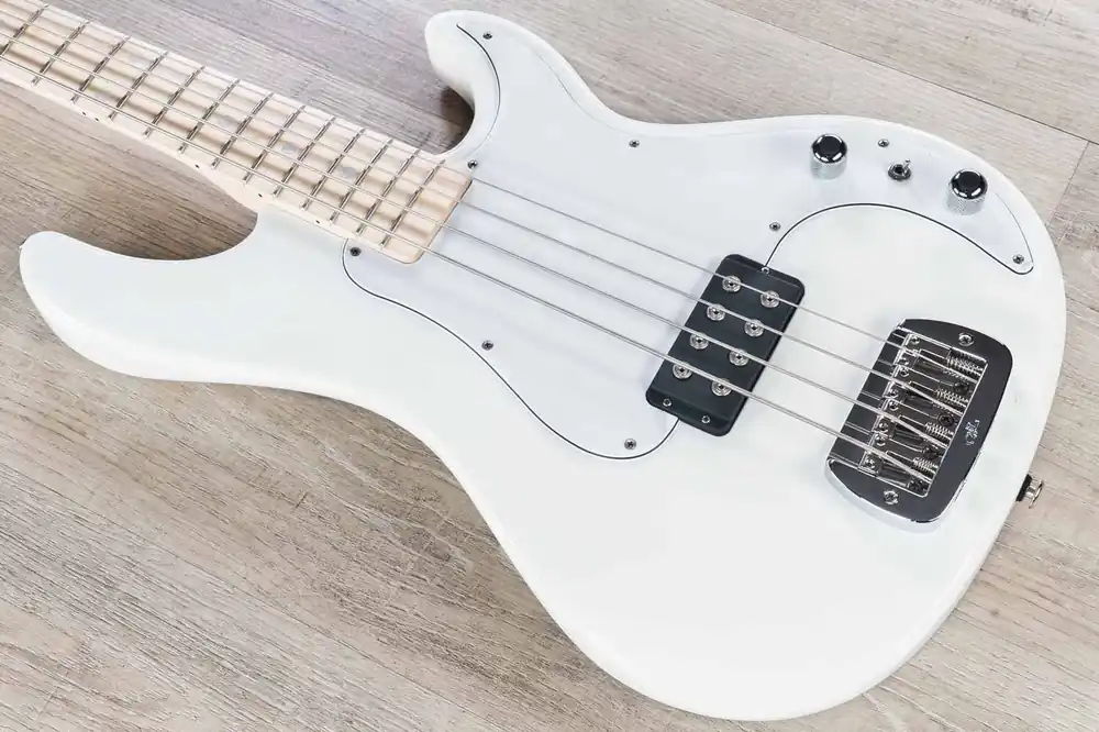 G&L USA Kiloton Bass, Alpine White, Maple Fretboard Crafted