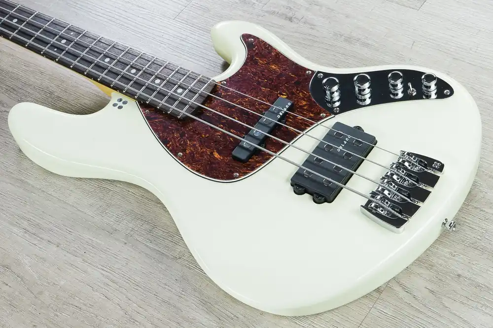 Viral Sandberg California II TM-4 4-String Electric Bass, Steamed Oak Fretboard, Gig Bag - Cream