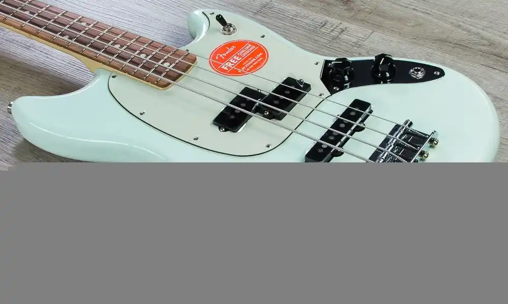 Deal Fender Mustang Bass PJ, Pau Ferro Fingerboard - Sonic Blue