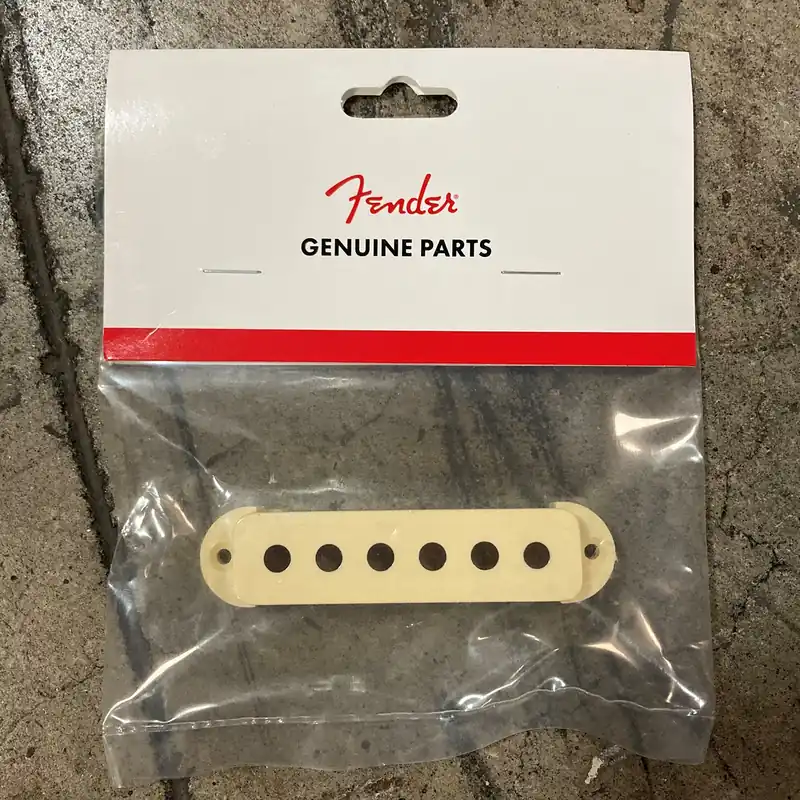 Premium Fender 0054492049 Pickup Cover for Jaguar Guitars, Plastic, Aged White