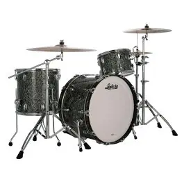 Clearance Ludwig Classic Maple Pro Beat 3pc Shell Pack w/24" Kick - Black Pearl - Open Box